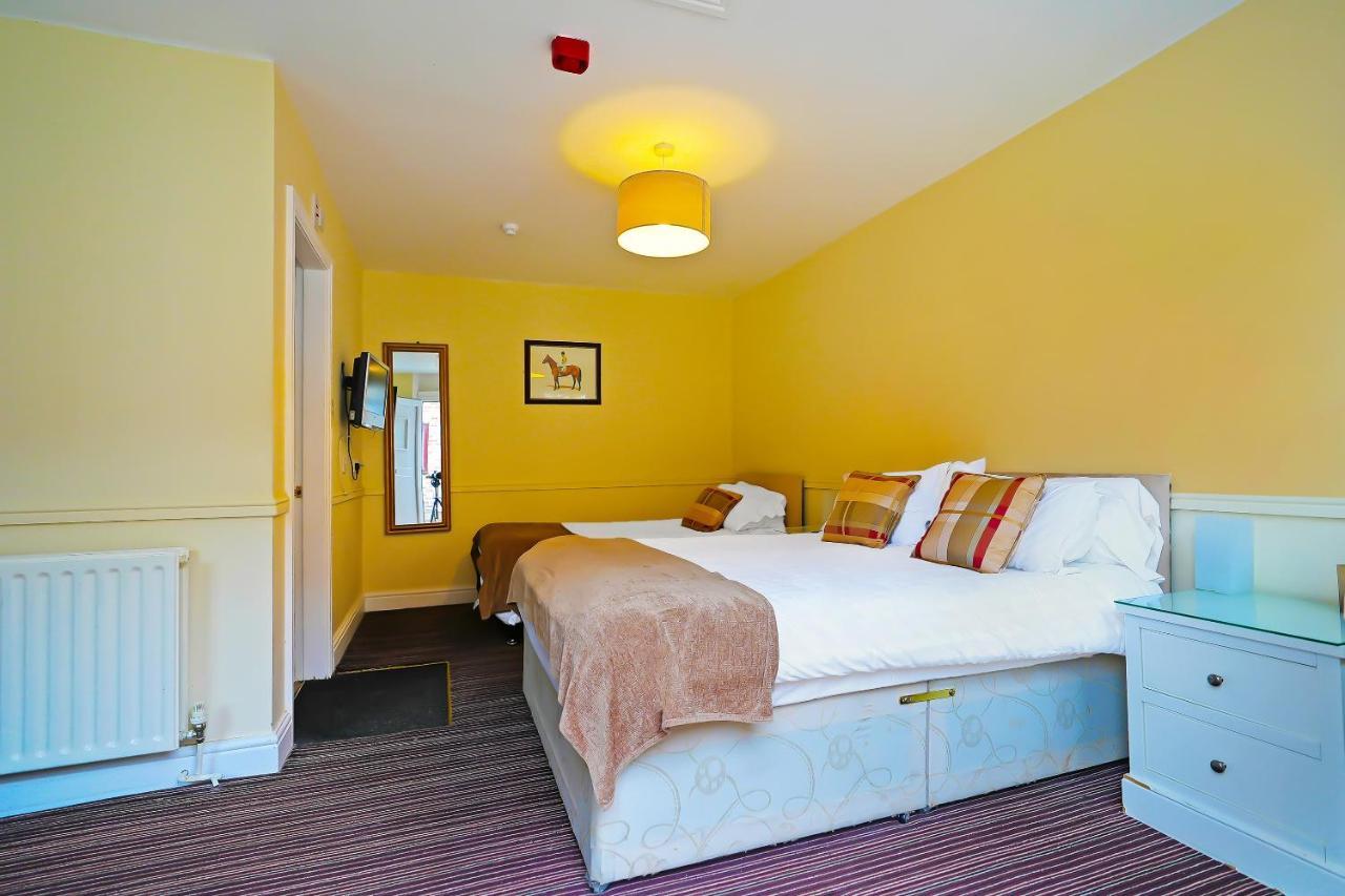 Hotel Oyo The White Horse, Ripon North Yorkshire Extérieur photo
