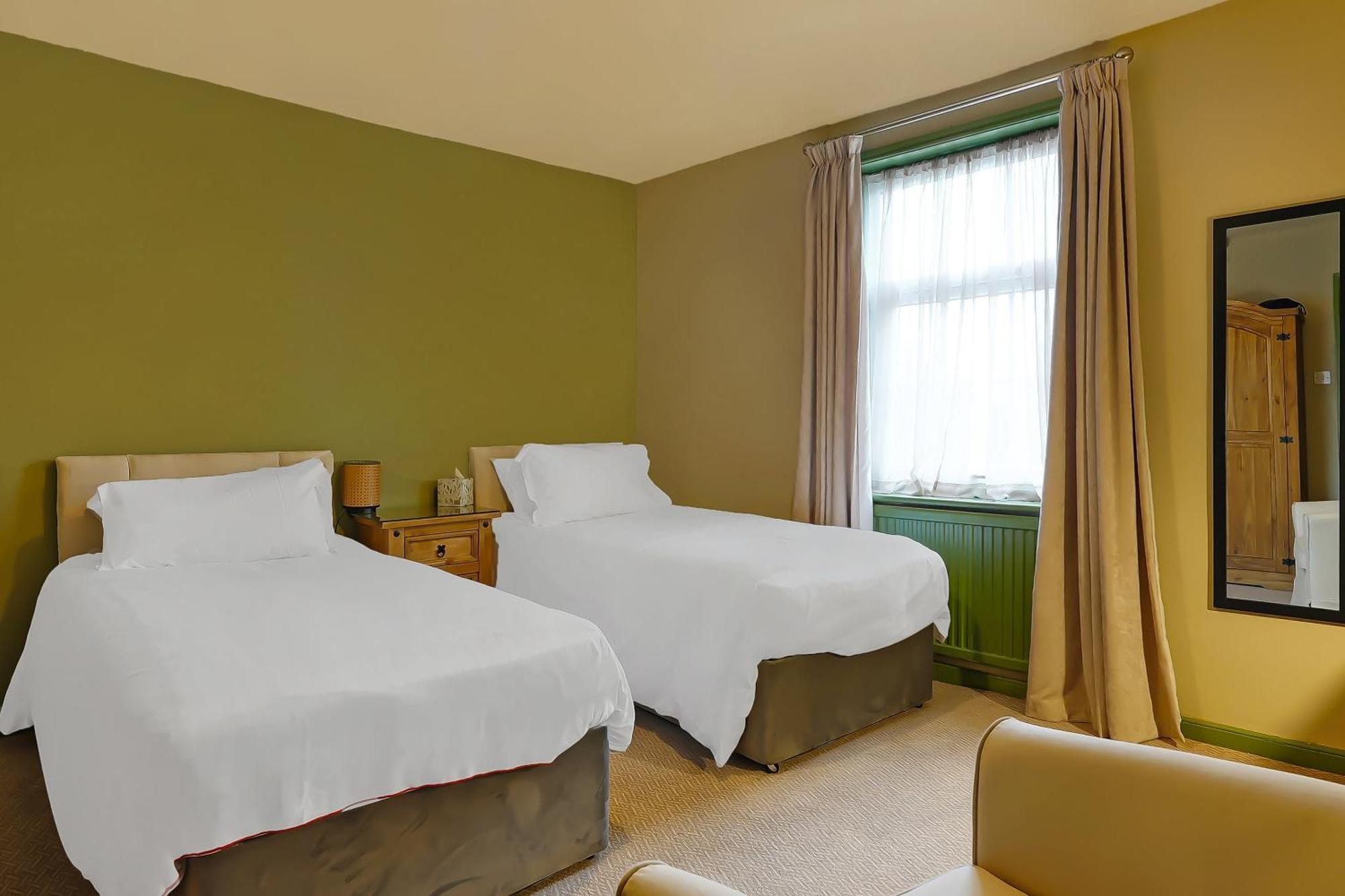 Hotel Oyo The White Horse, Ripon North Yorkshire Extérieur photo