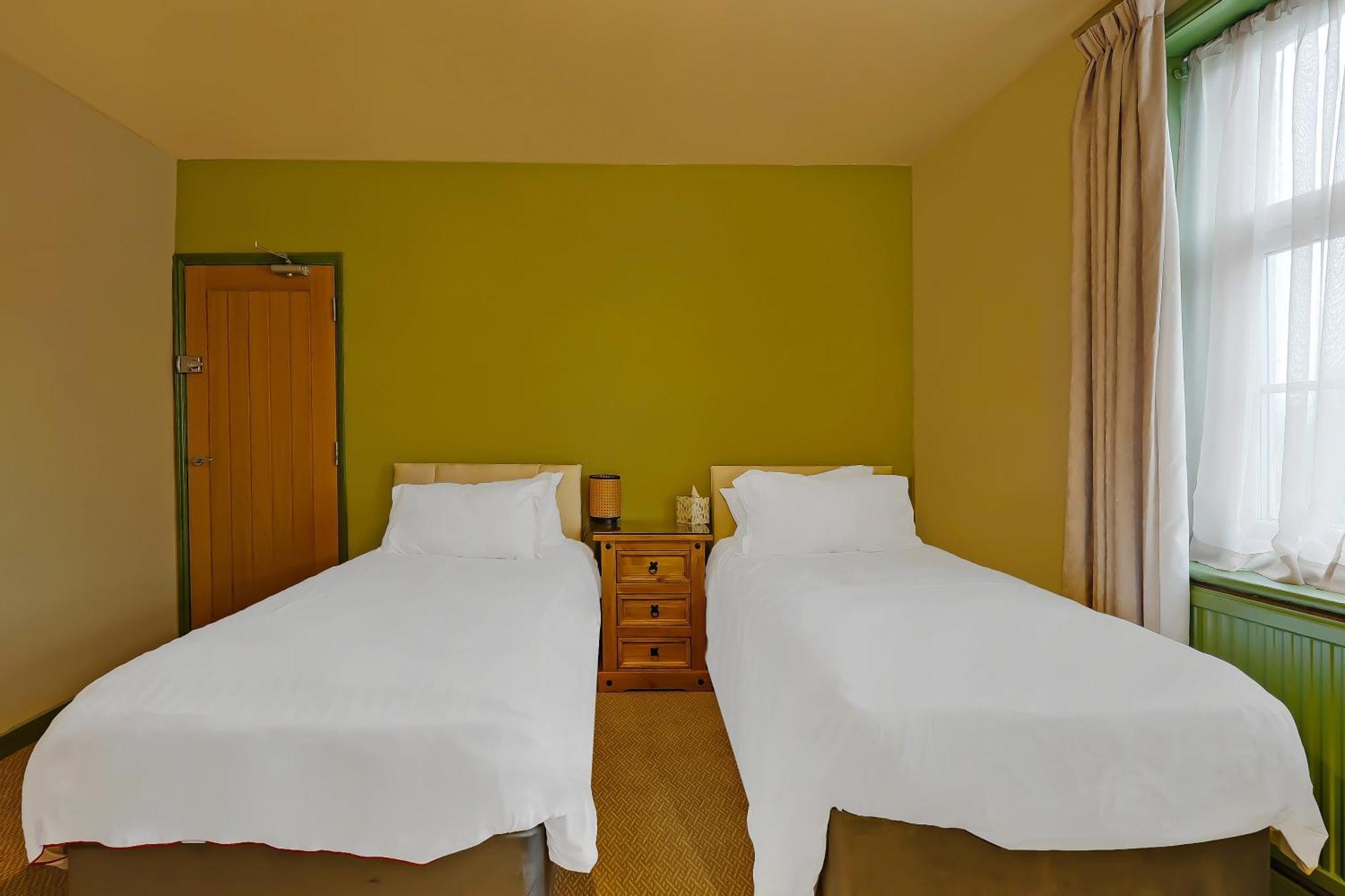 Hotel Oyo The White Horse, Ripon North Yorkshire Extérieur photo